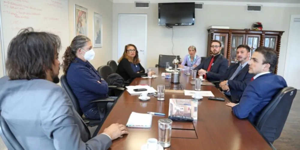 Um dos principais objetivos da reunião da comitiva formada por Stocco, Aliel e Ede é a instalação em Ponta Grossa de um Ginásio Centro Esportivo (CE)