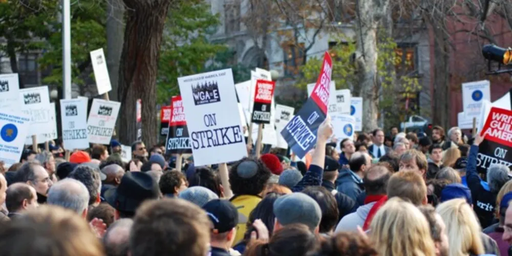 Segundo os roteiristas que apoiam a movimentação, a decisão foi tomada durante as negociações salariais da categoria com os principais conglomerados de entretenimento