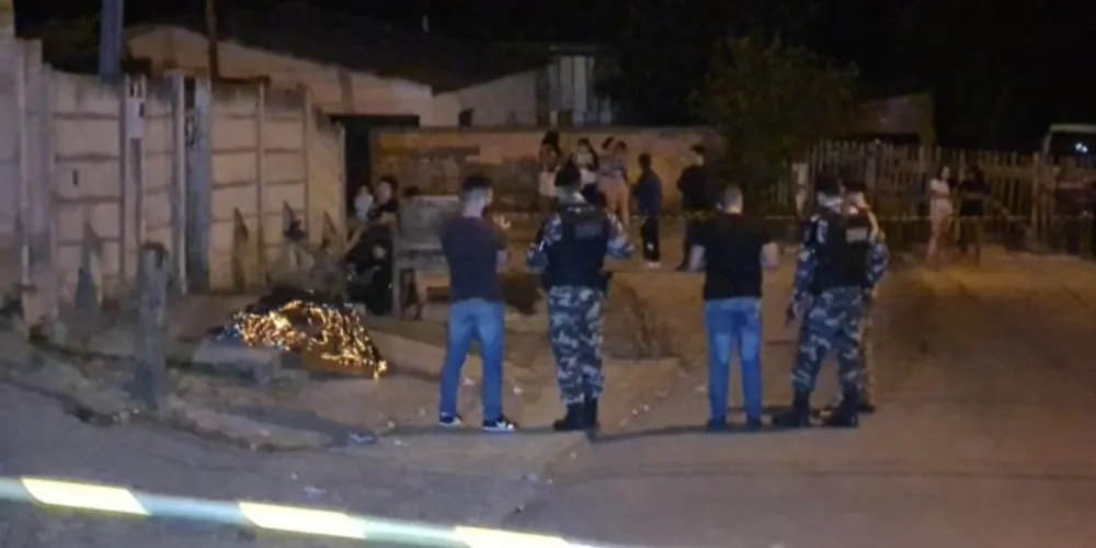 Rapaz de 17 anos não resistiu aos ferimentos e morreu no local