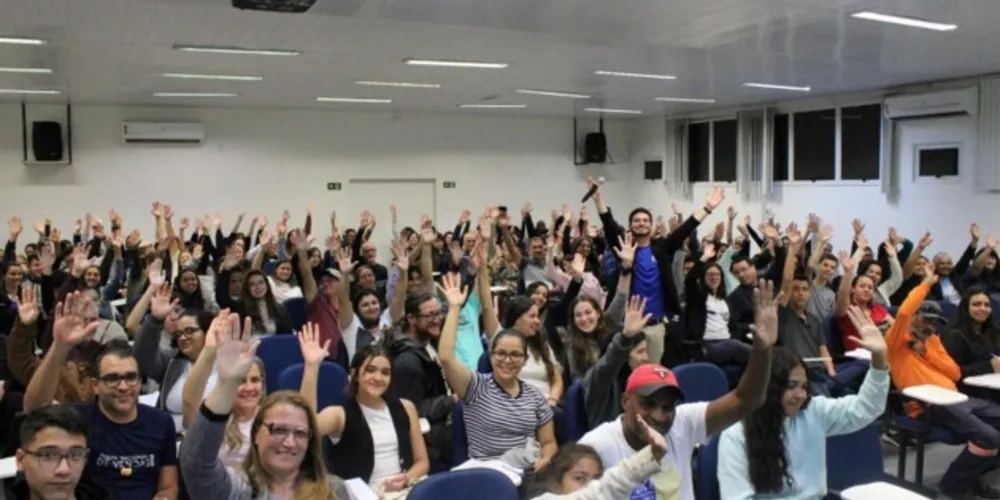 Apresentação do APROVA para pais e jovens, em Curitiba