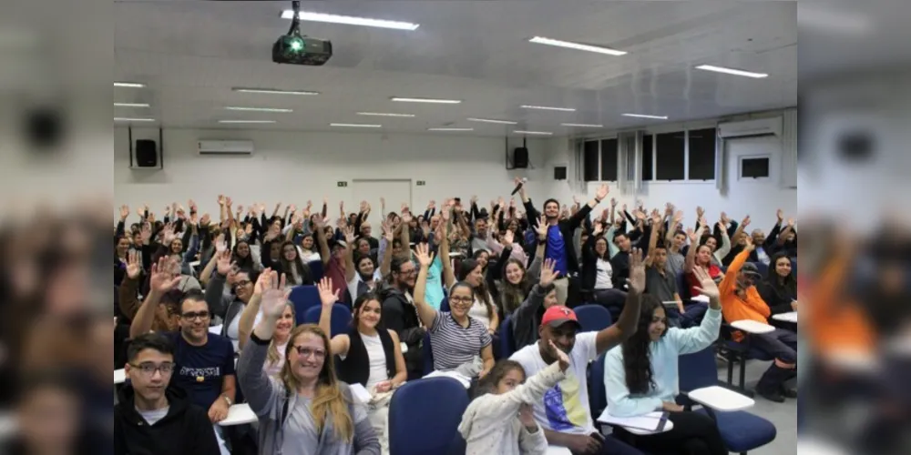 Apresentação do APROVA para pais e jovens, em Curitiba