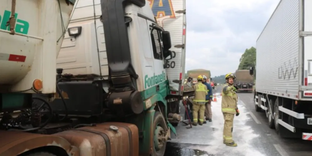 Segundo informações apuradas pelo Jornal da Manhã e Portal aRede no local da ocorrência, o acidente ocorreu em uma fila de veículos
