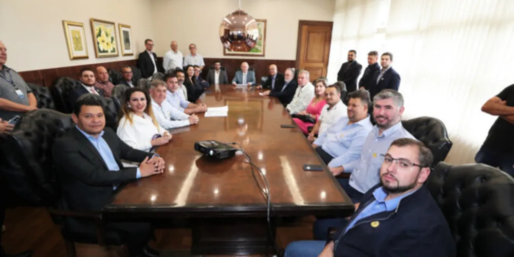 Encontro entre lideranças ocorreu na sala de reuniões do Gabinete da Presidência da Assembleia