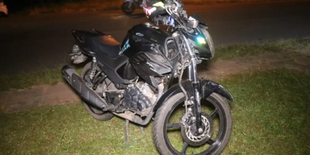 Moto em que jovem de 19 anos estava atingiu a lateral do carro