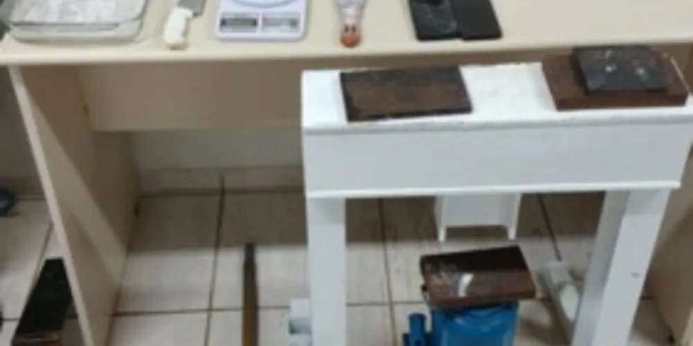 Drogas e itens de preparação foram apreendidos