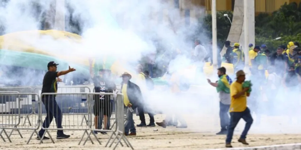 STF torna réus primeiros 100 investigados pelos atos de 8 de janeiro