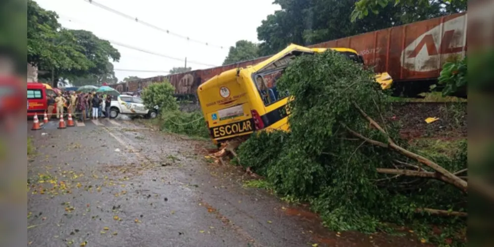 Dois alunos da Apae morreram no local