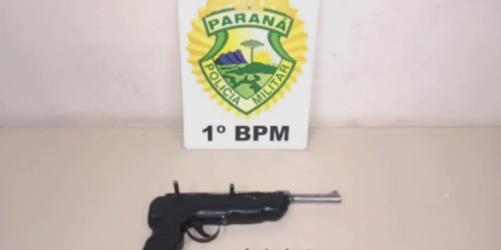 Arma foi localizada na mochila do suspeito e apreendida