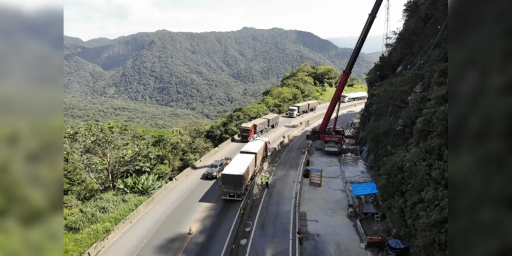 A perfuração da rocha para implantação de grampos de aço e nata de cimento foi ampliada de 220 pontos para 275