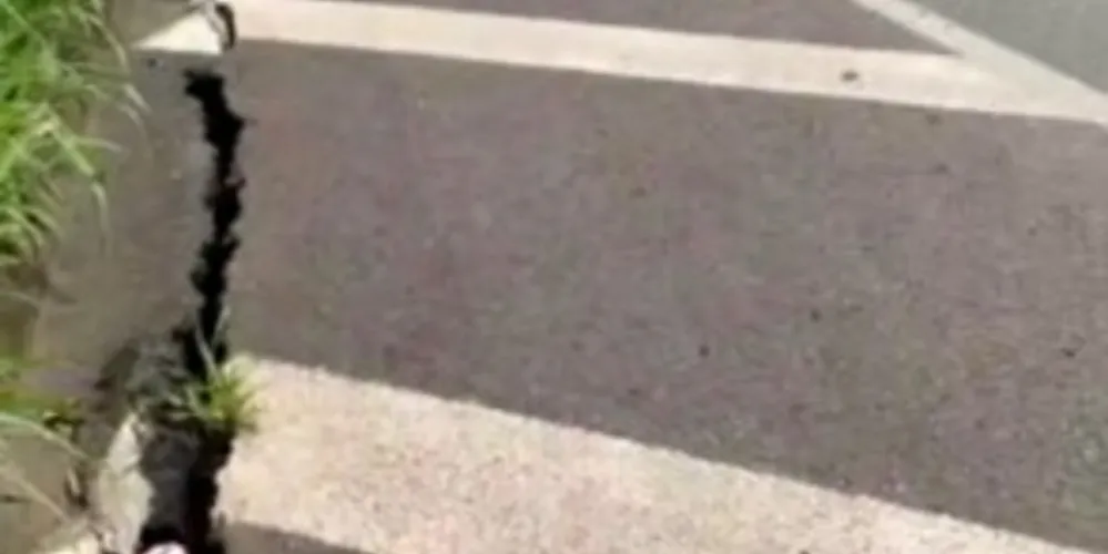 Afundamento do pavimento ocasionou o bloqueio da pista