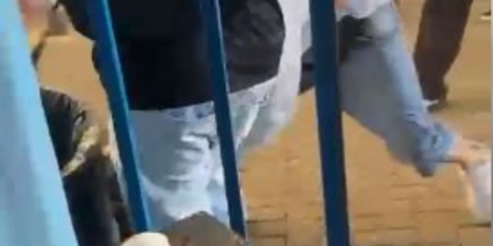 Arma de brinquedo estava sendo usada por aluno para realizar ameaças