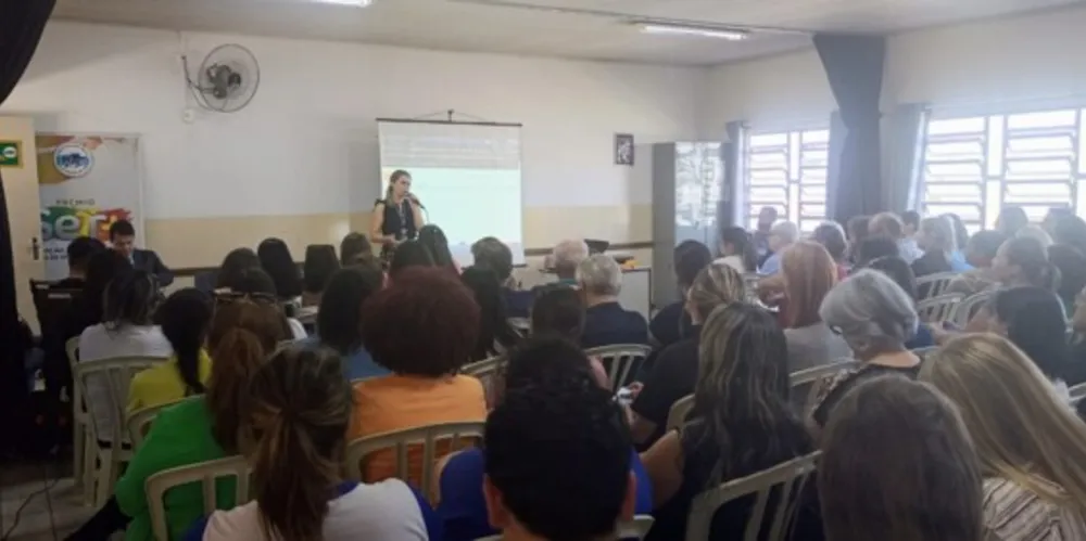 Cerca de 80 pessoas participaram da atividade que foi realizada na sede do Centro Social Casa do Piá