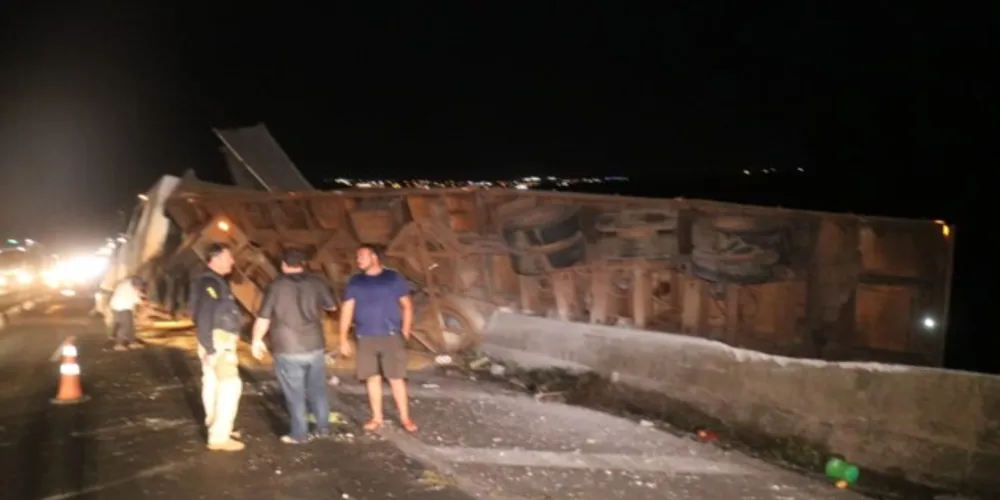 Acidente aconteceu na noite desta quarta-feira na BR-376