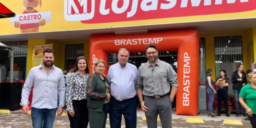 Loja na Vila Rio Branco é a terceira unidade na cidade dos Campos Gerais e oferece experiência 'diferenciada' para compra de novos produtos.