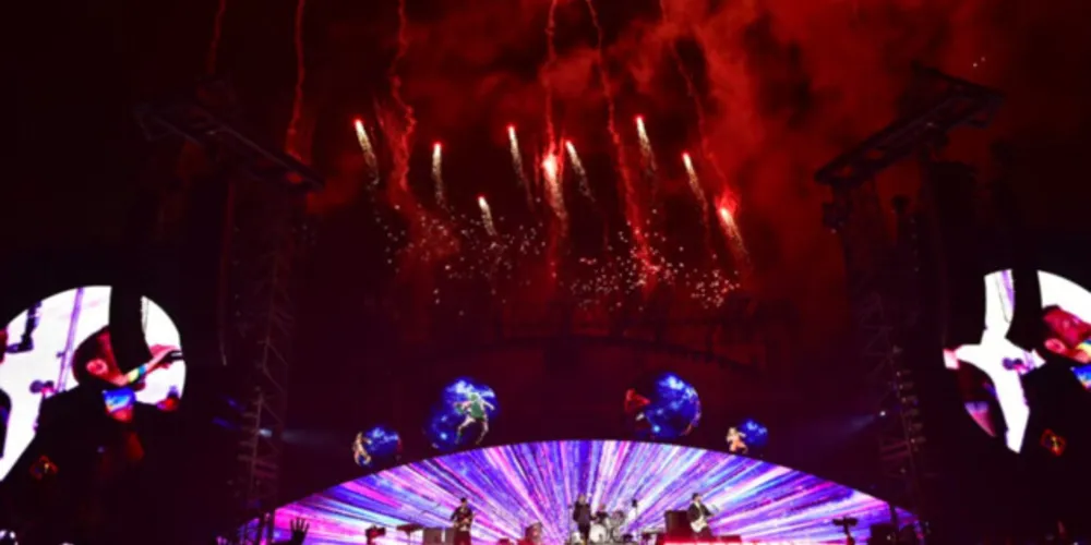 Coldplay pode ser multado por usar fogos com barulho em Curitiba