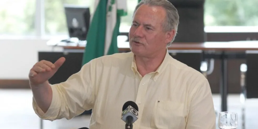 Antes de governar o Paraná, Pessuti foi 'vice' de Roberto Requião