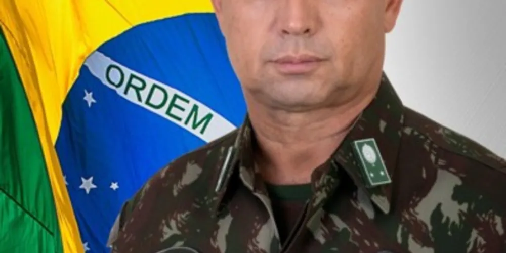 Novo comandante atuou como Oficial de Gabinete do Exército e foi declarado aspirante a Oficial em 1993, pela Academina Militar das Agulhas Negras