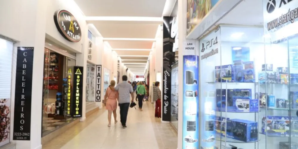 Atualmente, mais de 689 mil paranaenses trabalham de forma registrada no comércio