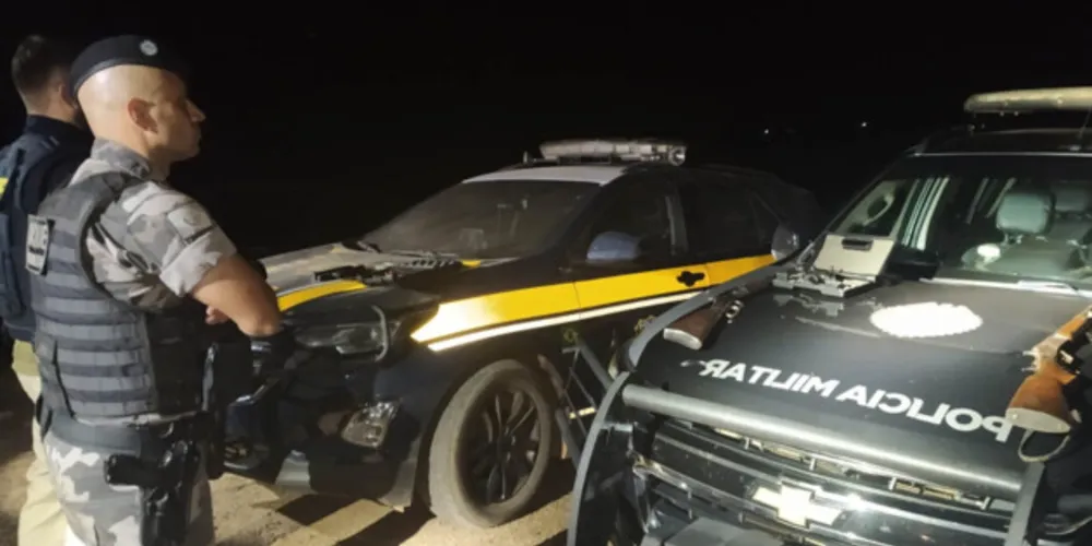 No interior da propriedade foram encontradas quatro armas de fogo. Mercadorias foram recuperadas