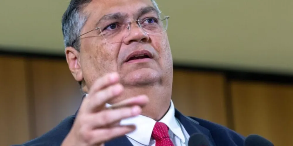 Dino foi atacado em redes sociais após visita ao Complexo da Maré