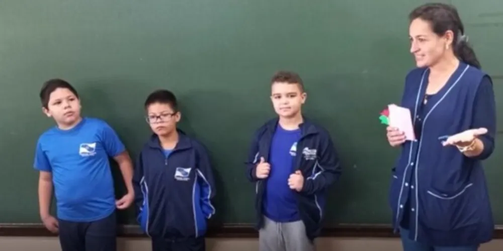 A declamação da poesia aconteceu para outras turmas da escola