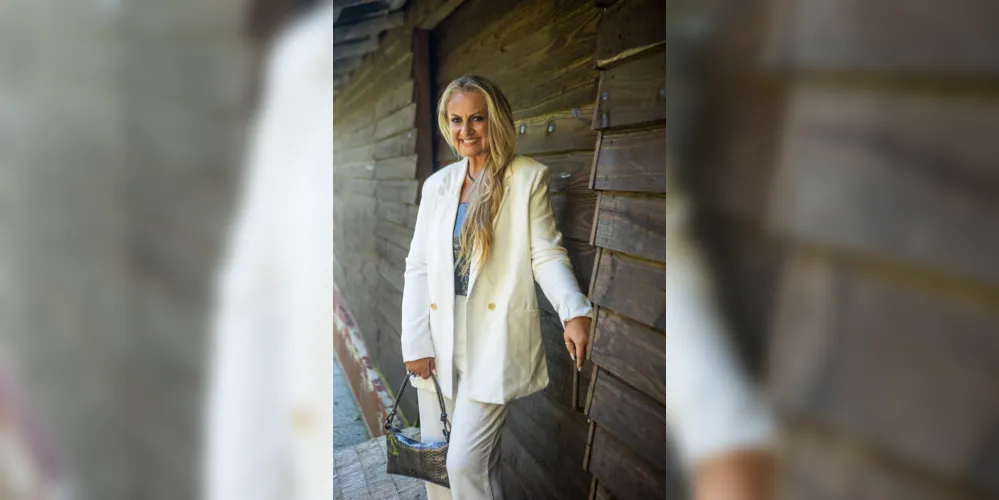 Cada dia mais jovial e dona de sí, Sharon é o tipo de mulher que a maturidade acrescenta mais charme e personalidade