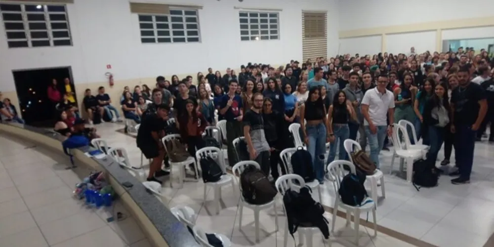Na última segunda-feira, os alunos puderam conhecer os professores e os demais voluntários do projeto
