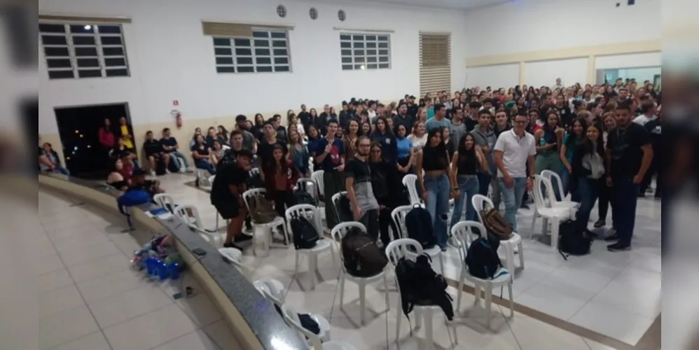 Na última segunda-feira, os alunos puderam conhecer os professores e os demais voluntários do projeto