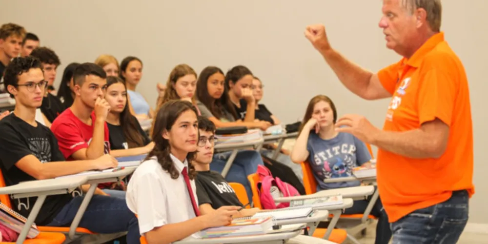 O curso possui seis meses de duração, com início das aulas em maio e o término no mês de novembro