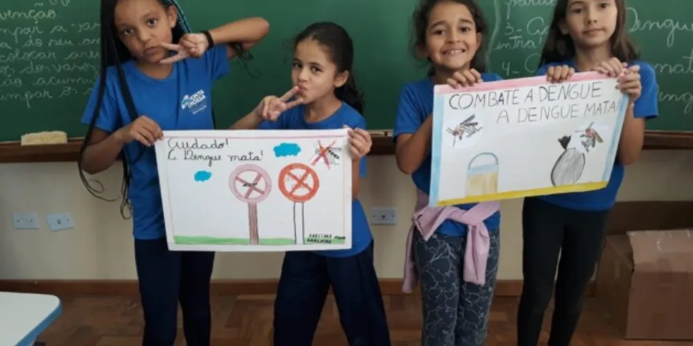 Os alunos expuseram seus cartazes com dicas para prevenção da dengue