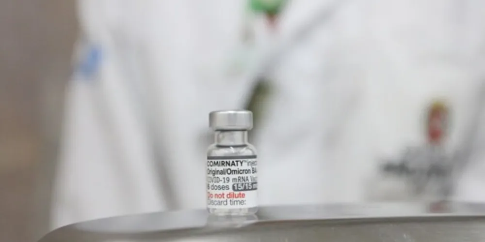 Imunizante Comirnaty, da Pfizer, protege conta a variante Ômicron