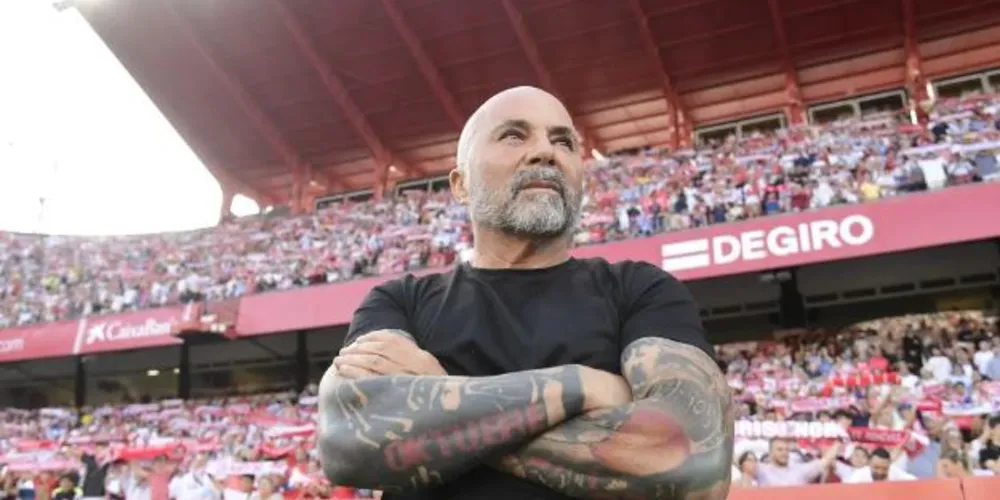 O treinador deixará a Espanha no sábado, onde tratava da saída do Sevilla, rumo ao Rio de Janeiro