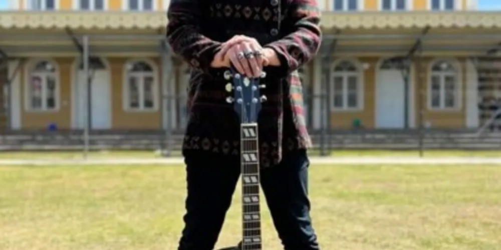 Multi-instrumentista Julio Mano é presença constante nos principais palcos da cidade