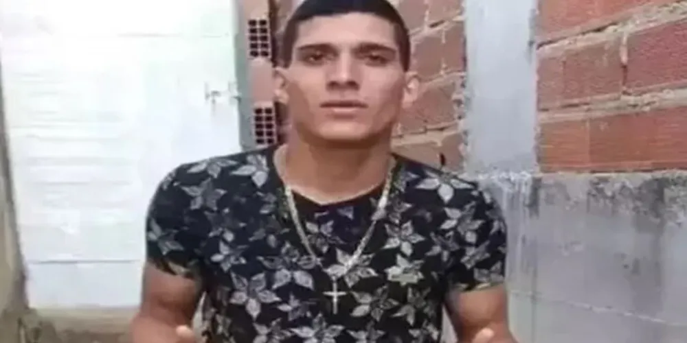 Kelber Couto Lima estava acompanhado da namorada na entrada da igreja