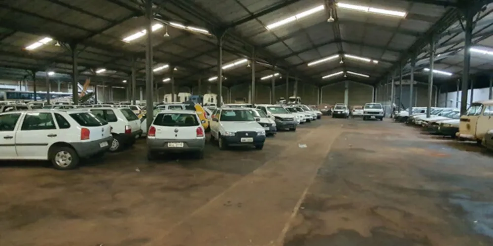 Foram cerca de 500 pessoas (físicas e jurídicas) cadastradas para participar do certame. Em alguns itens, houve mais de 50 lances até o arremate. No total, dos 321 itens disponibilizados (entre veículos e sucatas), apenas 17 não foram arrematados.