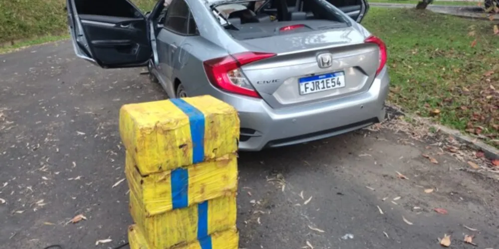 Honda Civic carregava fardos de maconha na Rodovia do Café