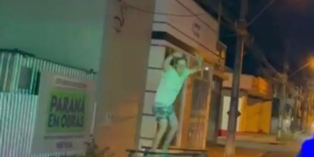 A motorista e o homem 'surfista' irão responder criminalmente pelas manobras perigosas na cidade