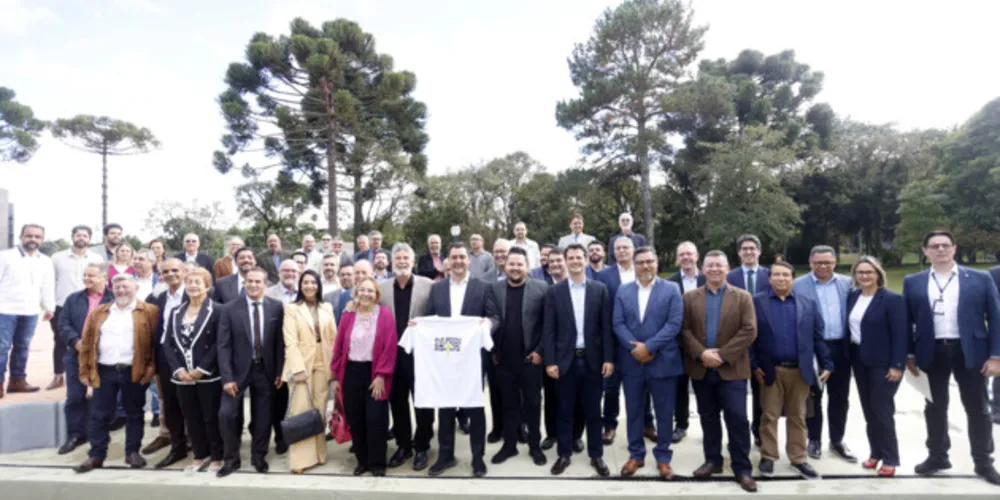 O convite para o evento foi entregue ao governador Carlos Massa Ratinho Junior nesta segunda-feira (24)