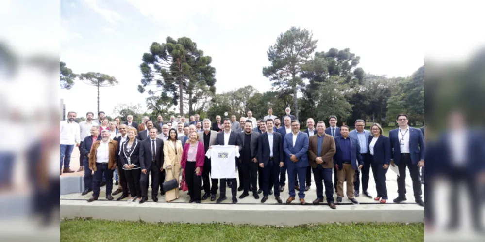 O convite para o evento foi entregue ao governador Carlos Massa Ratinho Junior nesta segunda-feira (24)