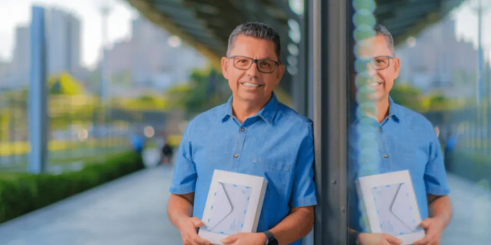 'A Ninguém e Poesia Reunida’ conta com 500 páginas com toda a poesia produzida por Miguel Sanches Neto