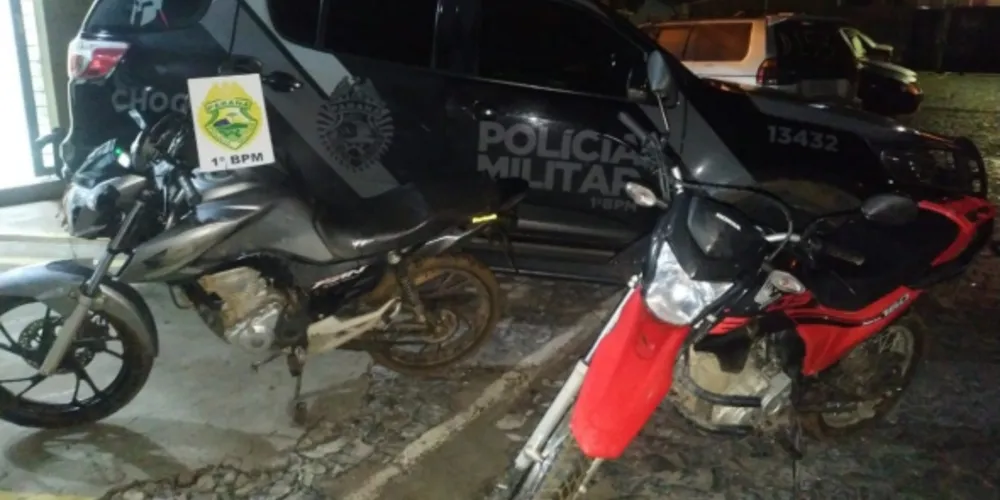 Motos foram encontradas sem placas em uma área de mata