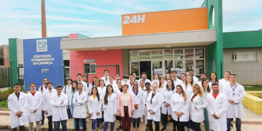 Durante o encontro, a prefeita destacou o esforço das equipes para viabilizar a ampliação do quadro de médicos atuantes no sistema público da cidade e o impacto dessa conquista para a população.