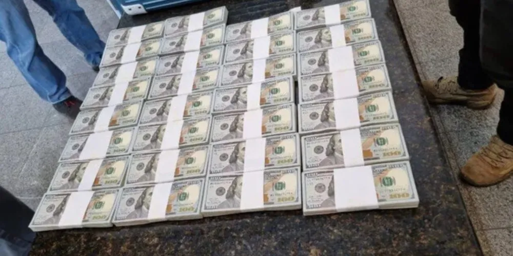 Após uma fiscalização de rotina, os policiais verificaram uma bagagem suspeita e identificaram o proprietário