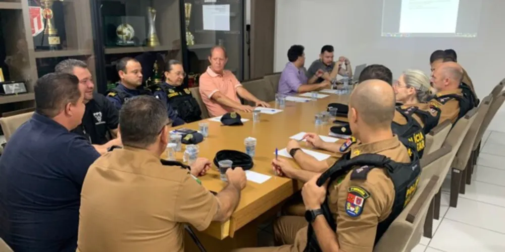 Reunião aconteceu na manhã desta sexta-feira (24), em Vila Oficinas