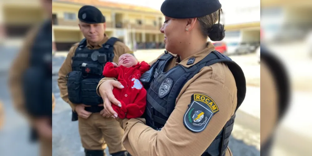 Luciana e o Arthur foram recepcionados por toda a CIROCAM, inclusive, ganhando um presente para o bebê