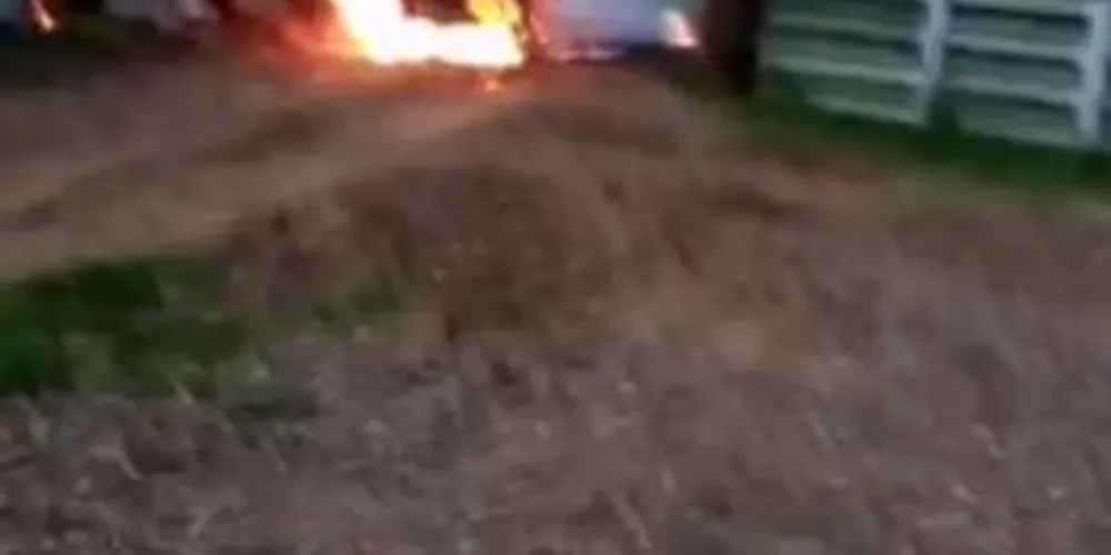 Kombi estava na estrada de Carazinho quando pegou fogo