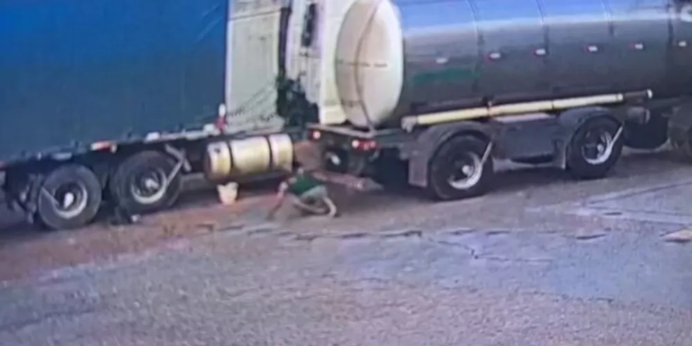 Acidente aconteceu no pátio de um posto de combustíveis em Ponta Grossa