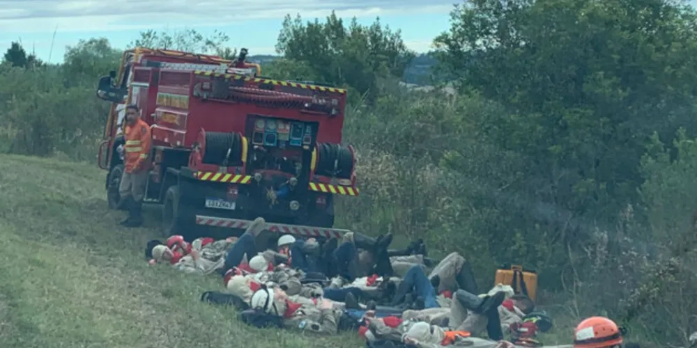 Foram três dias de trabalho, sob a orientação do Corpo de Bombeiros do Paraná