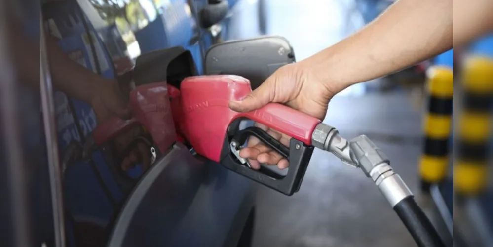 Valor do litro do combustível nas distribuidoras passa a ser de R$ 3,18 na gasolina