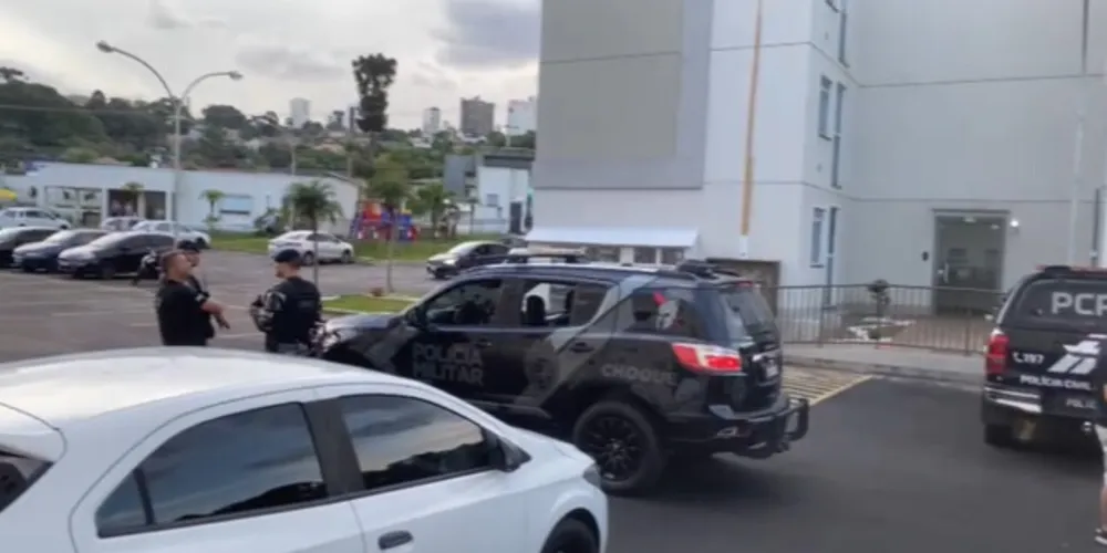 Adolescentes foram encontrados em um residencial